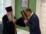 Михаил Ведерников вручил орден Дружбы протоирею Олегу Тэору