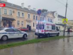 Автомобиль протаранил здание филармонии в Пскове