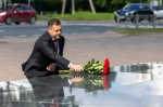 Михаил Ведерников почтил память героически павших десантников