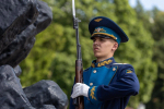 Михаил Ведерников почтил память героически павших десантников