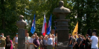 Бюст Герою Советского Союза, генералу армии, основателю ВДВ Василию Маргелову открыли в Великих Луках - Единая Россия