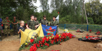 Захоронение непогребенных останков воинов прошло в деревне Поздноево. ФОТО - Pln-Pskov.Ru