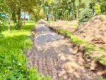 Глава Псковского района проверила ход работ по благоустройству сквера в Серёдке