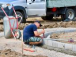 Глава Псковского района проверила ход работ по благоустройству сквера в Серёдке
