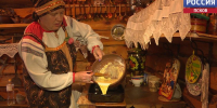 С пирогами из русской печи. Как отпраздновали Спас в Карамышевском музее яблок? - ГТРК Псков