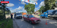 В Великих Луках автомобиль сбил девушку на пешеходном переходе - Псковская правда