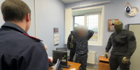 В городе Пскове сотрудник исправительного учреждения обвиняется в хищении денежных средств с банковского счета - Следственный комитет
