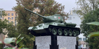 Памятник «Танк Т-34» обновили в Пскове - Псковская правда