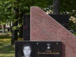 Стелу в память о Герое России Владиславе Макарове открыли в Невеле