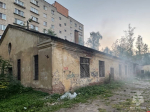 В неэксплуатируемом здании в Великих Луках сгорел мусор
