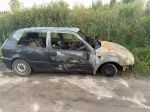 Сгоревший автомобиль. Фото: пресс-служба ГУ МЧС России по Псковской области