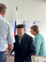На участке в Новосокольническом округе проголосовал 96-летний избиратель