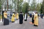 Памятник погибшим вертолётчикам открыли в Острове в региональную памятную дату