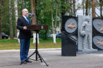 Памятник погибшим вертолётчикам открыли в Острове в региональную памятную дату