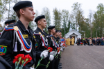 Памятник погибшим вертолётчикам открыли в Острове в региональную памятную дату