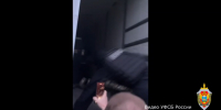 Появилось видео задержания двоих мужчин, осужденных за провоз более 190 кг гашиша через границу в Псковской области - Pln-Pskov.Ru