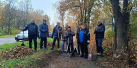 Сотрудники спортшколы «Экспресс» вышли на субботник в Великих Луках - Pln-Pskov.Ru