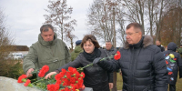 Память жителей сожженных деревень Псковщины почтили на мемориале в Ланевой Горе - Единая Россия