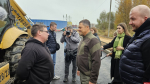 Губернатор призвал переделать покрытие новой детской площадки на Запсковье