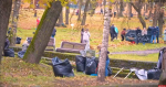 На общегородском субботнике в Пскове собрали около 150 кубометров мусора и листьев