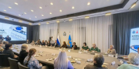 Михаил Ведерников проводит встречу с главредами районок Псковской области - InformPskov.Ru