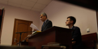 Лев Шлосберг выступит с последним словом по уголовному делу о плашках «иноагента» 30 октября: суд перенёс заседание по просьбе политика - Яблоко
