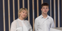 Замдиректора технопарка по проектному управлению Виктория Зарецкая и кванторианец Алексей Филиппов. Фото: ПАИ - InformPskov.Ru