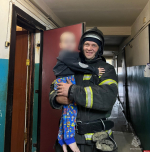 В Пскове трёхлетний мальчик остался один дома с заклинившей дверью
