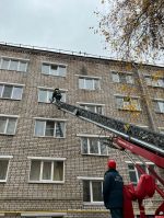 В Пскове трёхлетний мальчик остался один дома с заклинившей дверью