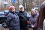 В ситуации с вырубкой деревьев вместе с жильцами псковской многоэтажки разбирался Алексей Севастьянов