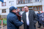 В ситуации с вырубкой деревьев вместе с жильцами псковской многоэтажки разбирался Алексей Севастьянов