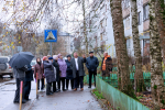 В ситуации с вырубкой деревьев вместе с жильцами псковской многоэтажки разбирался Алексей Севастьянов