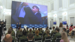 Губернатор Михаил Ведерников вручил двум школьникам медали