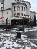 Фотофакт: Барсик исчез с пьедестала у Псковского областного суда