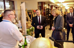 Михаил Ведерников и Наталья Петкевич на гастроярмарке пообщались с псковскими фермерами
