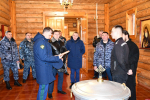 Прокурор и общественники проверили клуб, храм, швейные цеха в исправительной колонии Себежского округа