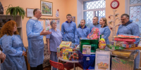 Александр Козловский передал подарки для маленьких пациентов детской больницы в Великих Луках - Единая Россия