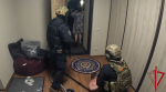 При силовой поддержке псковского СОБР «Гепард» Росгвардии задержан подозреваемый в оправдании терроризма. ВИДЕО