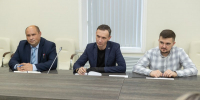 Игорь Фусса (на фото справа). Фото: пресс-служба правительства Псковской области - InformPskov.Ru
