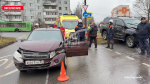 Три легковых автомобиля и микроавтобус столкнулись на улице Коммунальной в Пскове