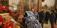 В Пскове росгвардейцы поклонились мощам святого Георгия Победоносца - Росгвардия