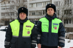 Псковские полицейские организовали эвакуацию жильцов из горящего многоквартирного дома