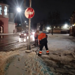 Коммунальные службы в Пскове ликвидируют последствия снегопада