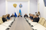 Губернатор накануне бюджетного послания провел серию традиционных встреч с фракциями областного Собрания