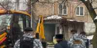 Под контролем приставов в Пскове демонтировали незаконную пристройку к квартире - Pln-Pskov.Ru
