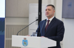 Михаил Ведерников выступает с Бюджетным посланием на сессии областного Собрания