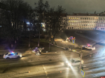 Ночью в Пскове на Октябрьской площади в результате ДТП был уничтожен светофор около Главпочтамта