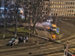 Ночью в Пскове на Октябрьской площади в результате ДТП был уничтожен светофор около Главпочтамта