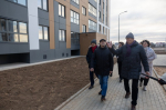 Михаил Ведерников высоко оценил темпы создания нового микрорайона в Псковском округе