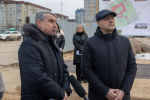 Михаил Ведерников высоко оценил темпы создания нового микрорайона в Псковском округе